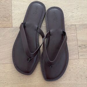 Universal Thread Dark Brown Sandals